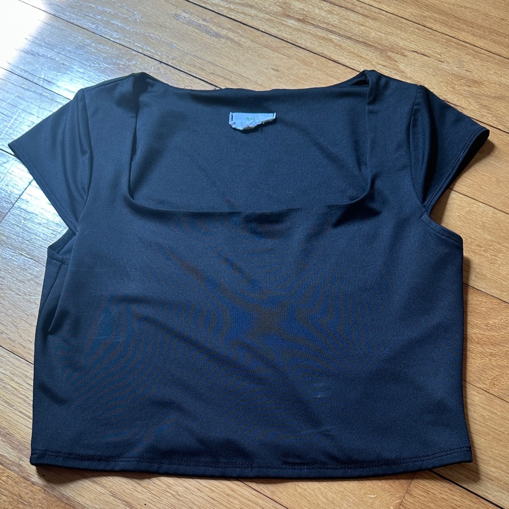 Black Crop Scoop Neck Short Sleeve Top